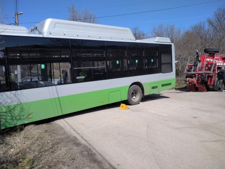 Денонощна Пътна помощ(репатриране) на всички видове камиони и автобуси. Бързо отзоваване и коректност. Възможност за действие във всяка точка на страната и чужбина. 
