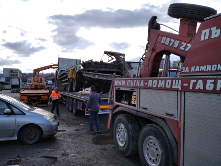 Денонощна Пътна помощ(репатриране) на всички видове камиони и автобуси. Бързо отзоваване и коректност. Възможност за действие във всяка точка на страната и чужбина. 