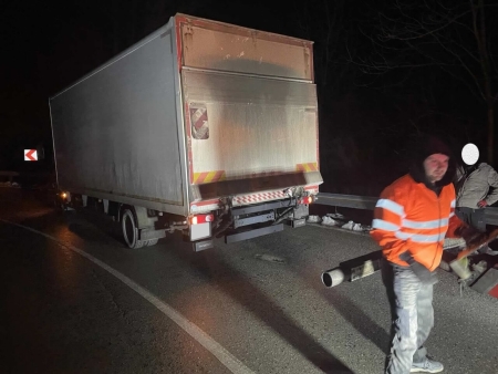 Денонощна Пътна помощ(репатриране) на всички видове камиони и автобуси. Бързо отзоваване и коректност. Възможност за действие във всяка точка на страната и чужбина. 