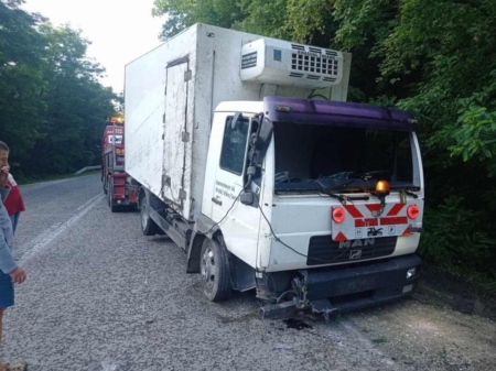 Денонощна Пътна помощ(репатриране) на всички видове камиони и автобуси. Бързо отзоваване и коректност. Възможност за действие във всяка точка на страната и чужбина. 