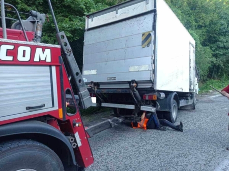 Денонощна Пътна помощ(репатриране) на всички видове камиони и автобуси. Бързо отзоваване и коректност. Възможност за действие във всяка точка на страната и чужбина. 