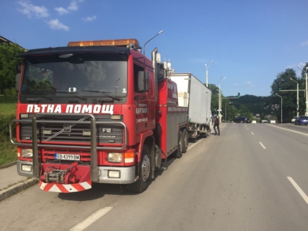 Денонощна Пътна помощ(репатриране) на всички видове камиони и автобуси. Бързо отзоваване и коректност. Възможност за действие във всяка точка на страната и чужбина. 