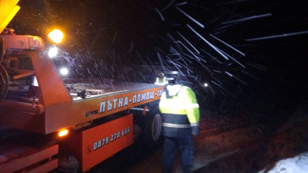 Денонощна Пътна помощ(репатриране) на всички видове камиони и автобуси. Бързо отзоваване и коректност. Възможност за действие във всяка точка на страната и чужбина.