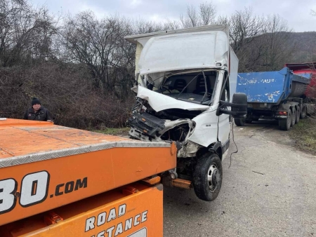 Денонощна Пътна помощ(репатриране) на всички видове камиони и автобуси. Бързо отзоваване и коректност. Възможност за действие във всяка точка на страната и чужбина. 
