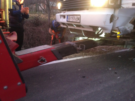 04.03.2021 - Репатриране на 9 тонно Iveco 1214 натоварено с 10 кубика дърва след катастрофа с лек автомобил който откъсва предно ляво колело на камиона.