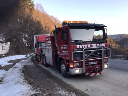 Денонощна Пътна помощ(репатриране) на всички видове камиони и автобуси. Бързо отзоваване и коректност. Възможност за действие във всяка точка на страната и чужбина. 