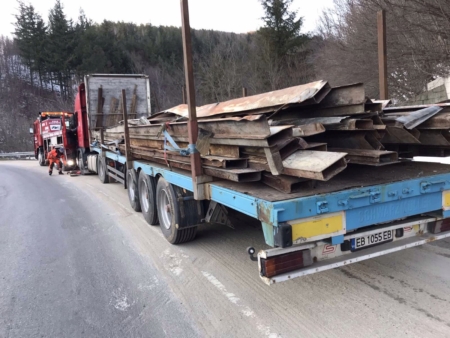 Денонощна Пътна помощ(репатриране) на всички видове камиони и автобуси. Бързо отзоваване и коректност. Възможност за действие във всяка точка на страната и чужбина. 