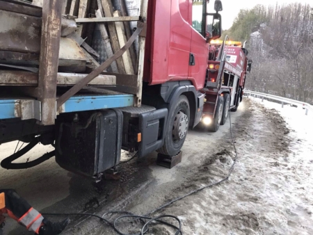 Денонощна Пътна помощ(репатриране) на всички видове камиони и автобуси. Бързо отзоваване и коректност. Възможност за действие във всяка точка на страната и чужбина. 