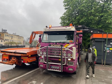 Денонощна Пътна помощ(репатриране) на всички видове камиони и автобуси. Бързо отзоваване и коректност. Възможност за действие във всяка точка на страната и чужбина. 
