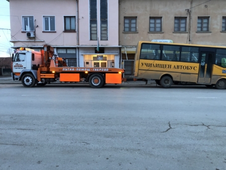 Пътна помощ за камиони и автобуси до 40 тона за регион Габрово, Севлиево, Велико Търново, Ловеч, Плевен, Казанлък, Стара Загора, Проход Троян-Кърнаре, Проход Шипка и Проход Хаинбоаз. Денонощна репатрация на катастрофирали и аварирали превозни средства.