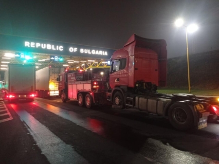 Денонощна Пътна помощ(репатриране) на всички видове камиони и автобуси. Бързо отзоваване и коректност. Възможност за действие във всяка точка на страната и чужбина. 