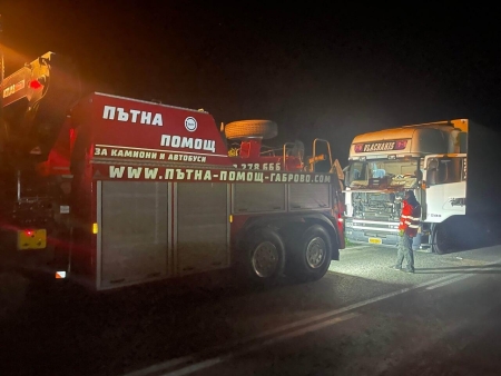 Репатриране на Скания влекач превозващ близо 20 тона портокали с повреден двигател на главен път София-Варна.