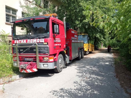 Денонощна Пътна помощ(репатриране) на всички видове камиони и автобуси. Бързо отзоваване и коректност. Възможност за действие във всяка точка на страната и чужбина. 