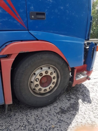 Репатриране на Волво FH с откъсната кабина следствие удар в гондола. Наложи се кабината да се върне на мястото си с лебедка за да се избегне повреда на хладилния агрегат зад нея. Рязането на болтовете на кардана бяха друго препятствие което забави операцията по изтегляне.