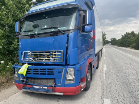Репатриране на Волво FH с откъсната кабина следствие удар в гондола. Наложи се кабината да се върне на мястото си с лебедка за да се избегне повреда на хладилния агрегат зад нея. Рязането на болтовете на кардана бяха друго препятствие което забави операцията по изтегляне.