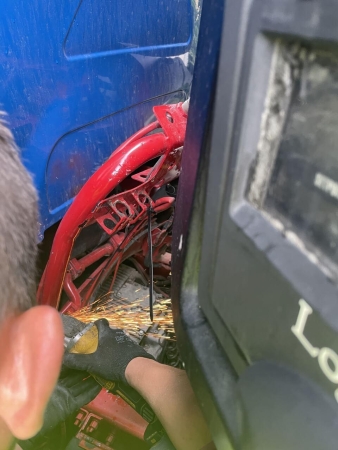 Репатриране на Волво FH с откъсната кабина следствие удар в гондола. Наложи се кабината да се върне на мястото си с лебедка за да се избегне повреда на хладилния агрегат зад нея. Рязането на болтовете на кардана бяха друго препятствие което забави операцията по изтегляне.