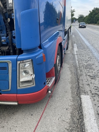 Репатриране на Волво FH с откъсната кабина следствие удар в гондола. Наложи се кабината да се върне на мястото си с лебедка за да се избегне повреда на хладилния агрегат зад нея. Рязането на болтовете на кардана бяха друго препятствие което забави операцията по изтегляне.